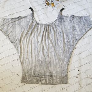 COLD SHOULDER TOP BY KCC